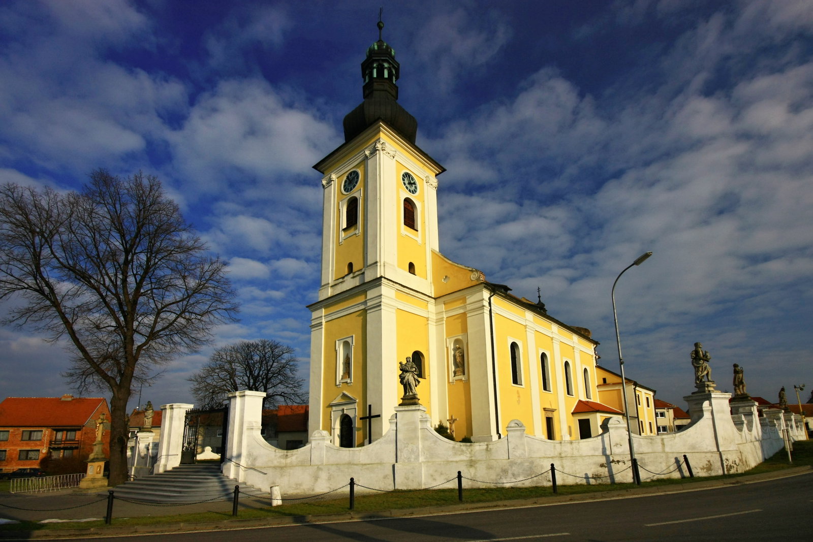 Kostel Všech svatých v Miloticích