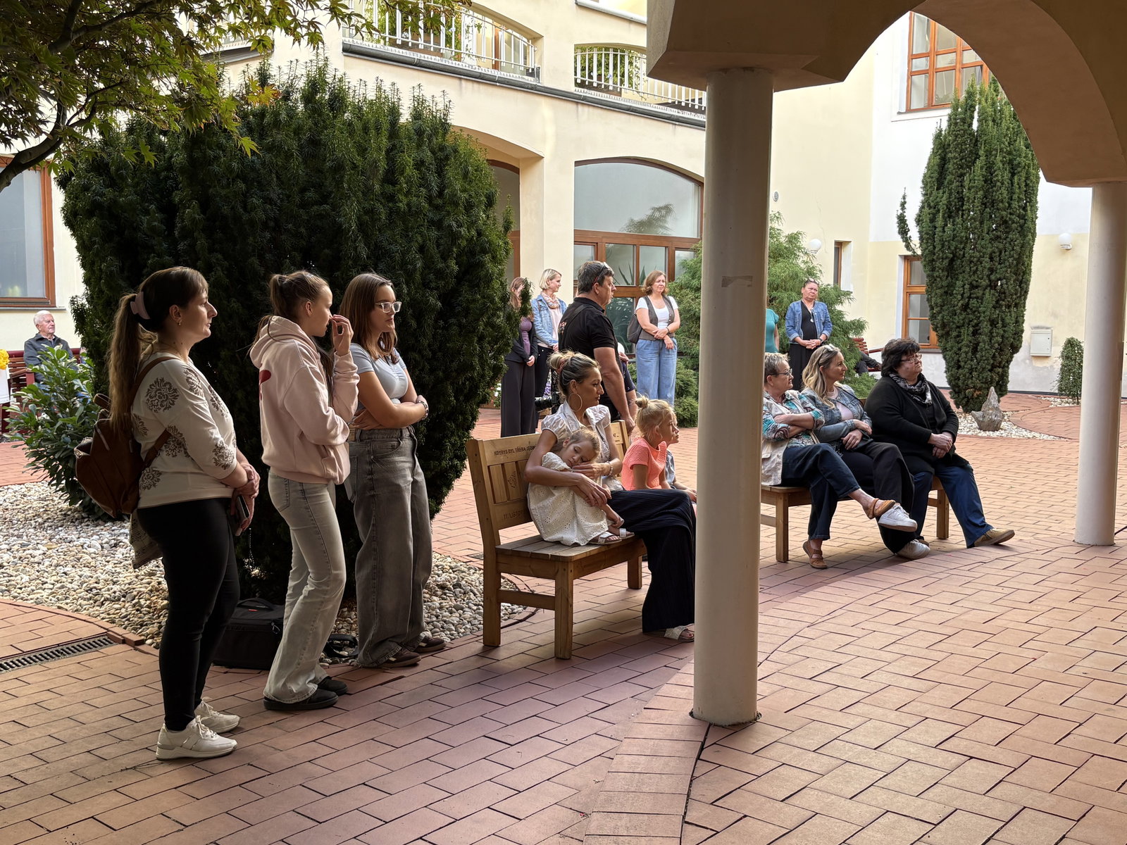 Vernisáž výstavy obrazů 7. ročníku Letní školy folklorního malování ve Skoronicích