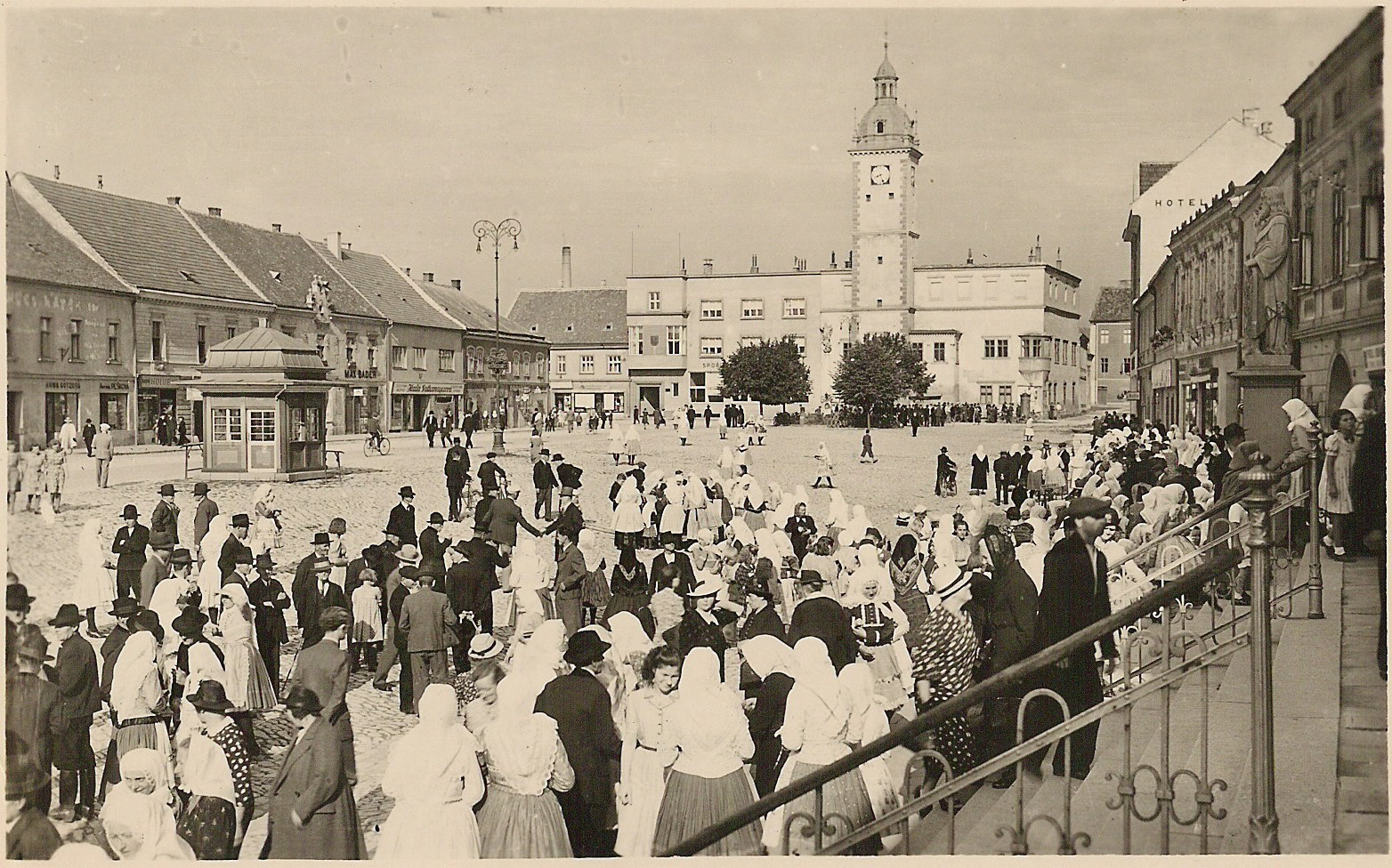 1943