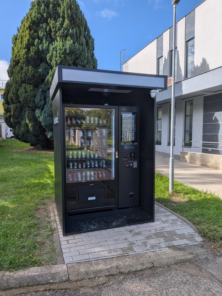 U kyjovského hřbitova usnadní nákup pietních potřeb nový automat