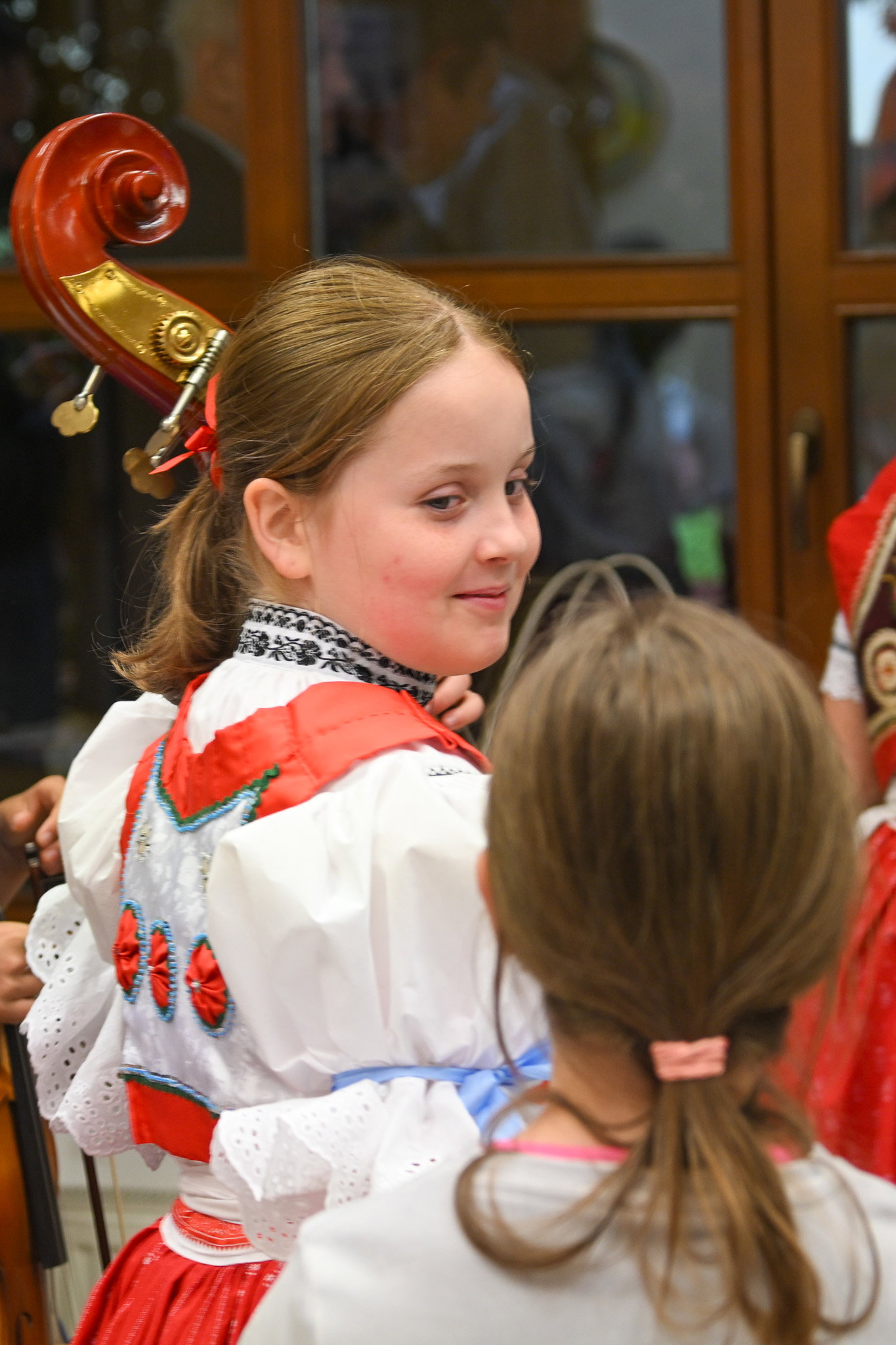 Vernisáž výstavy obrazů Jarní školy folklorního malování ve Skoronicích