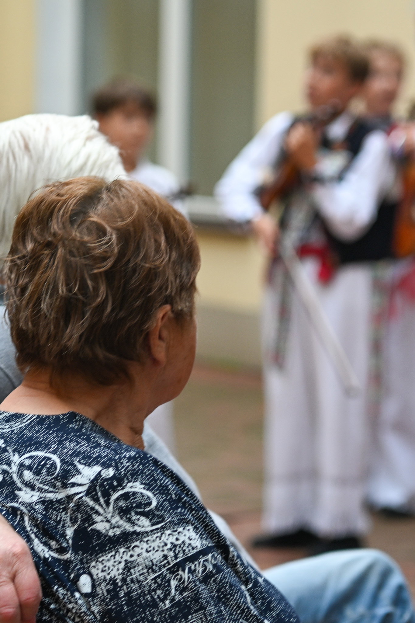 Vernisáž výstavy obrazů Jarní školy folklorního malování ve Skoronicích
