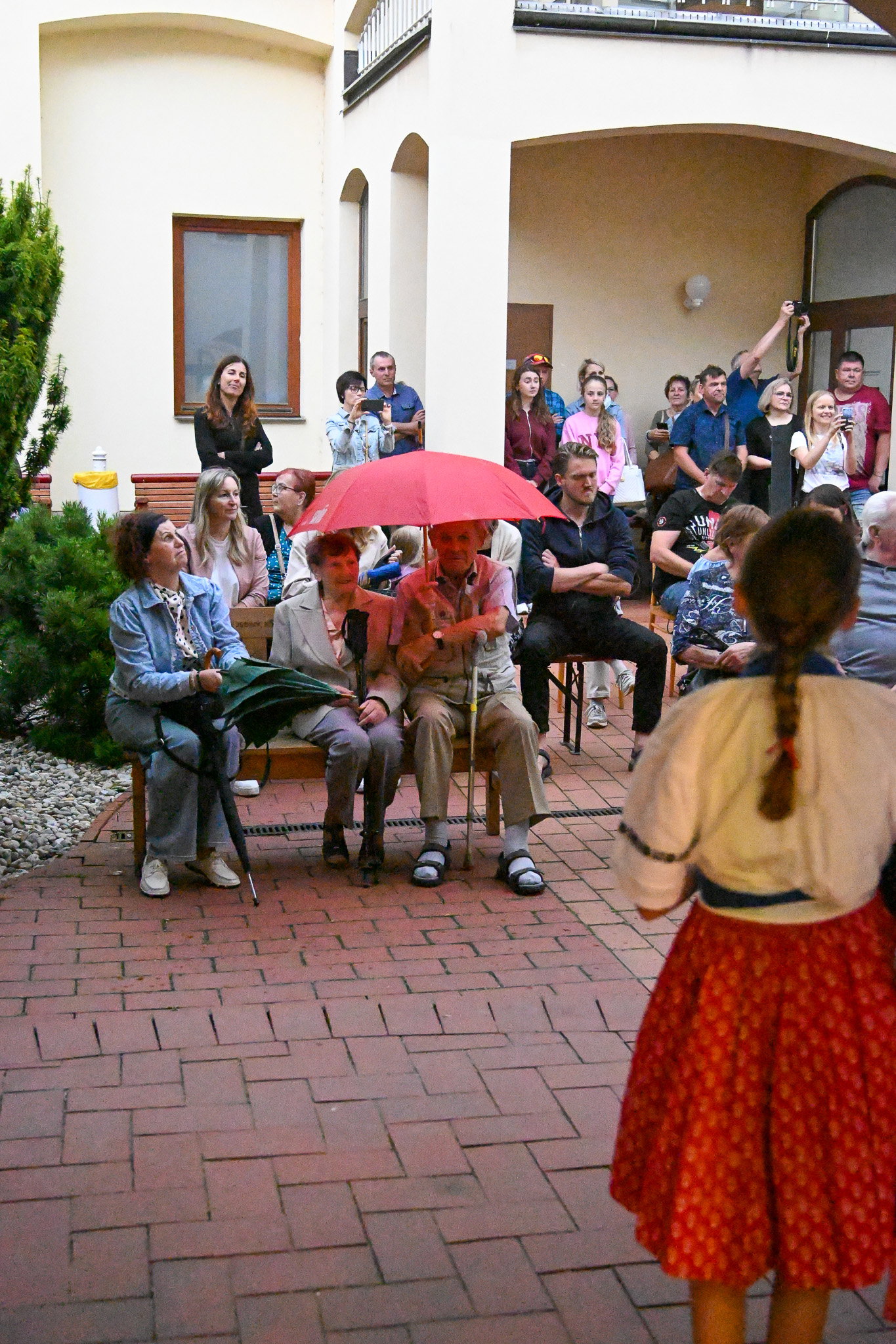Vernisáž výstavy obrazů Jarní školy folklorního malování ve Skoronicích