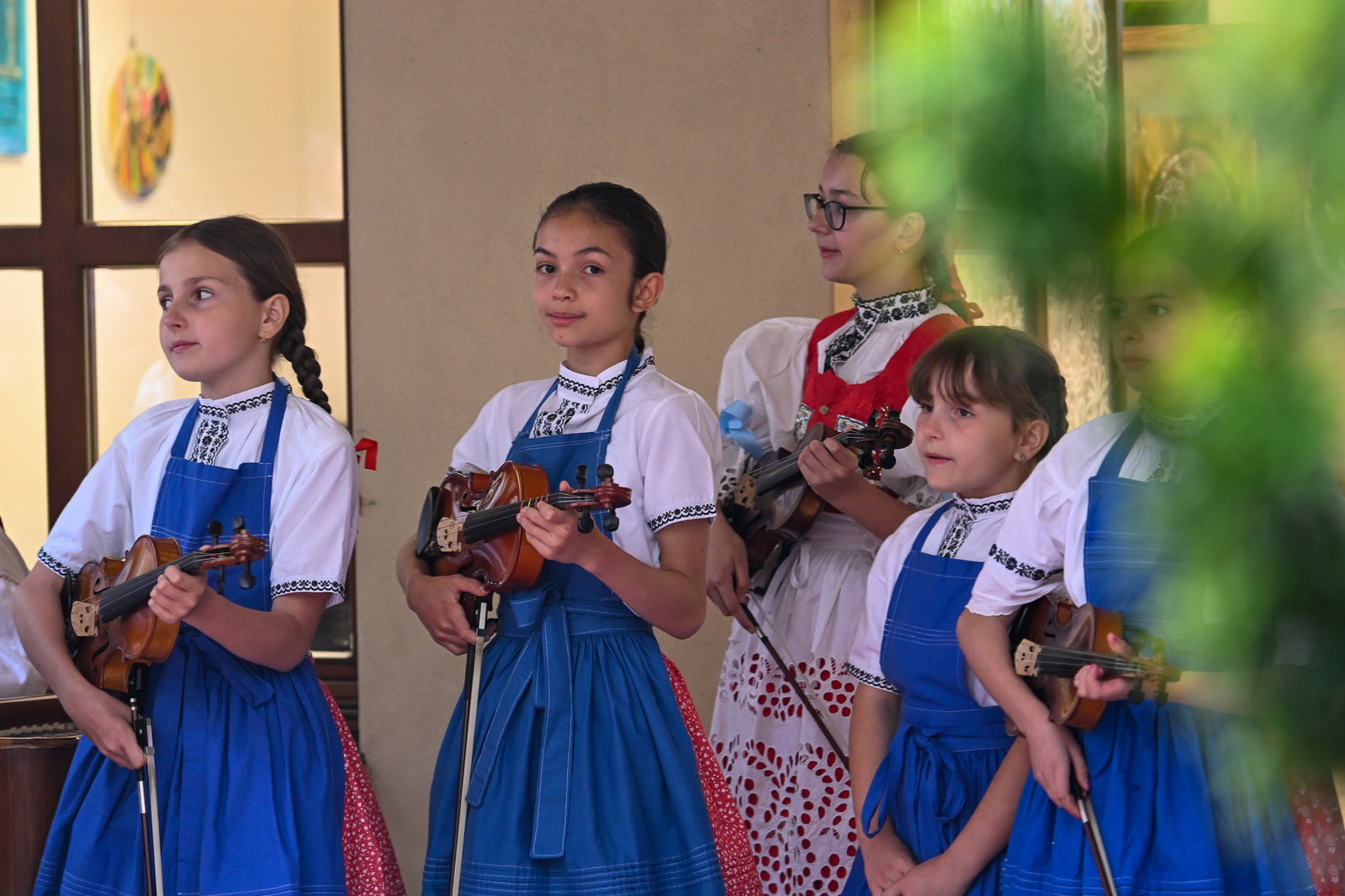 Vernisáž výstavy obrazů Jarní školy folklorního malování ve Skoronicích