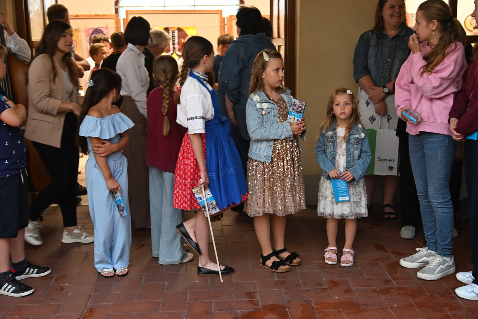 Vernisáž výstavy obrazů Jarní školy folklorního malování ve Skoronicích