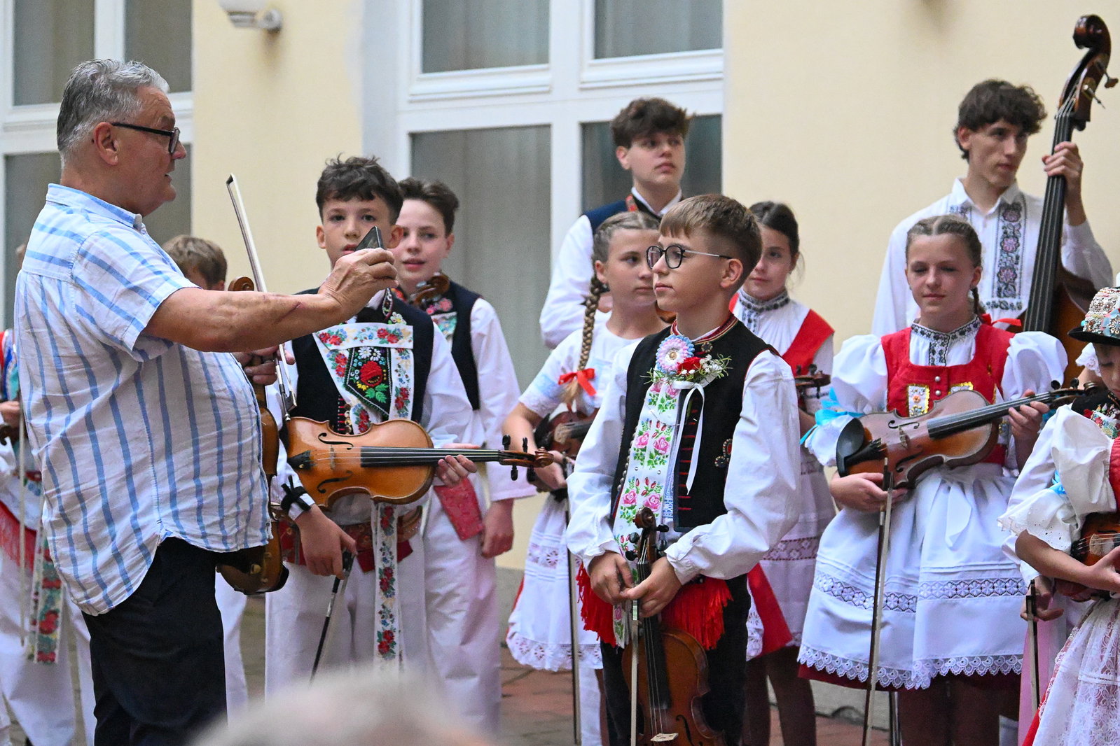 Vernisáž výstavy obrazů Jarní školy folklorního malování ve Skoronicích