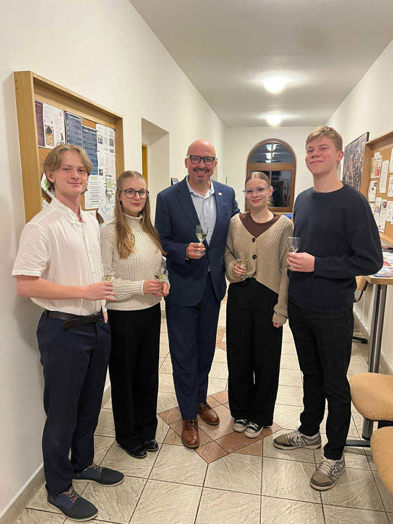 aa37c84d-8de0-4f96-b2c6-5dd5daff4eec