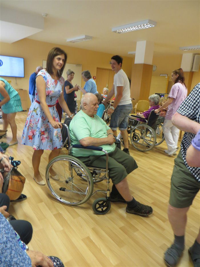 Úředníci společně se seniory