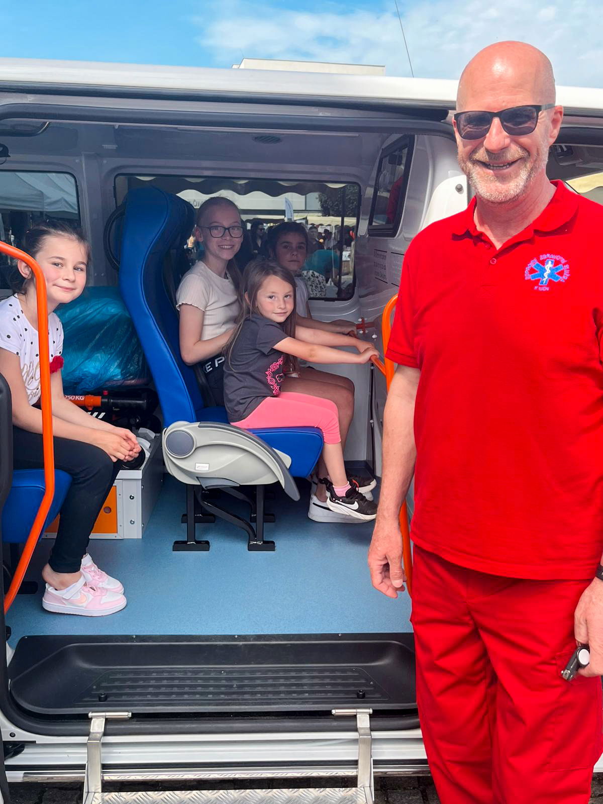 b740072d-4505-48f3-b39c-383f7c696fbd