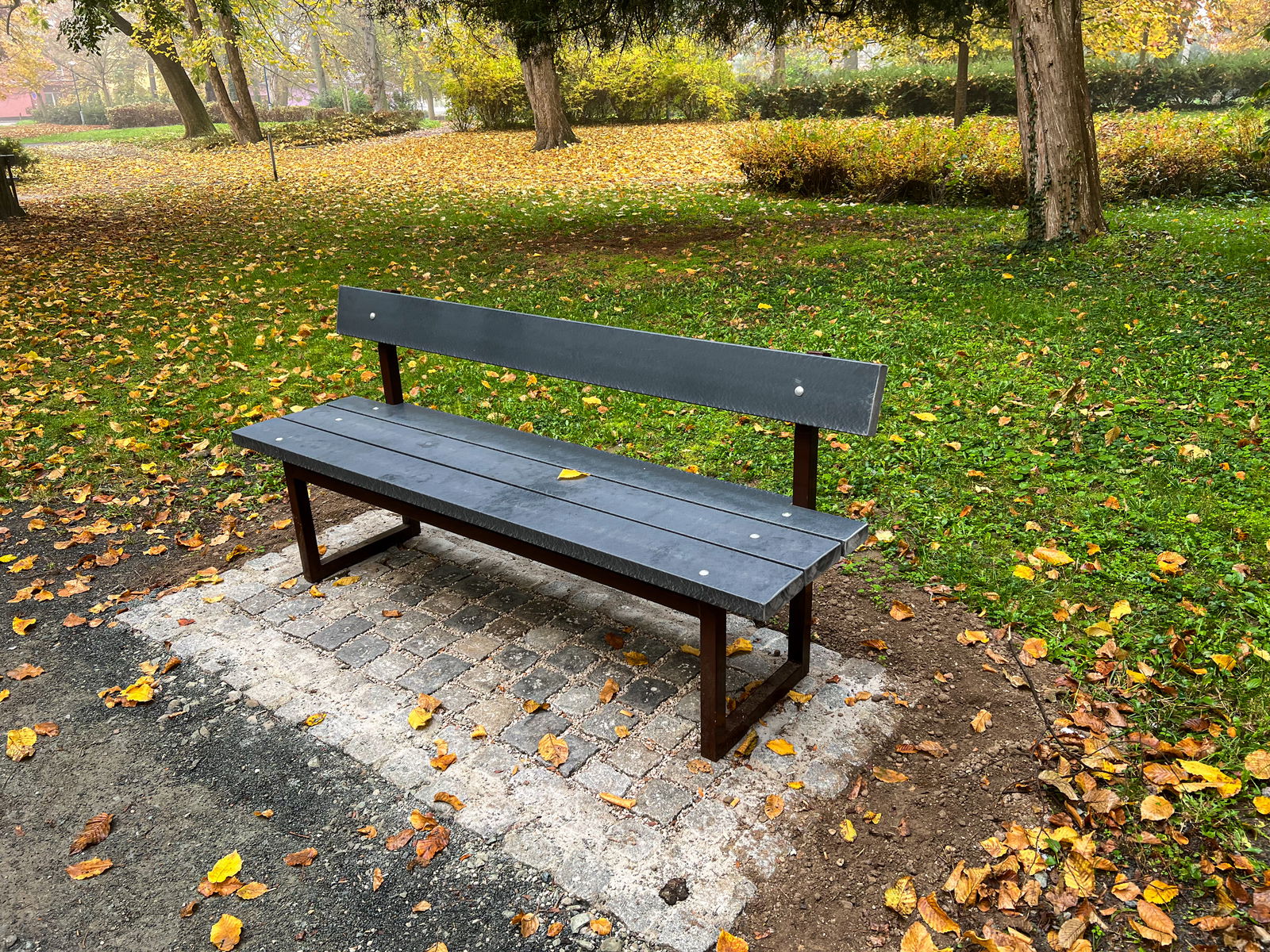 Nová lavička z retextilu