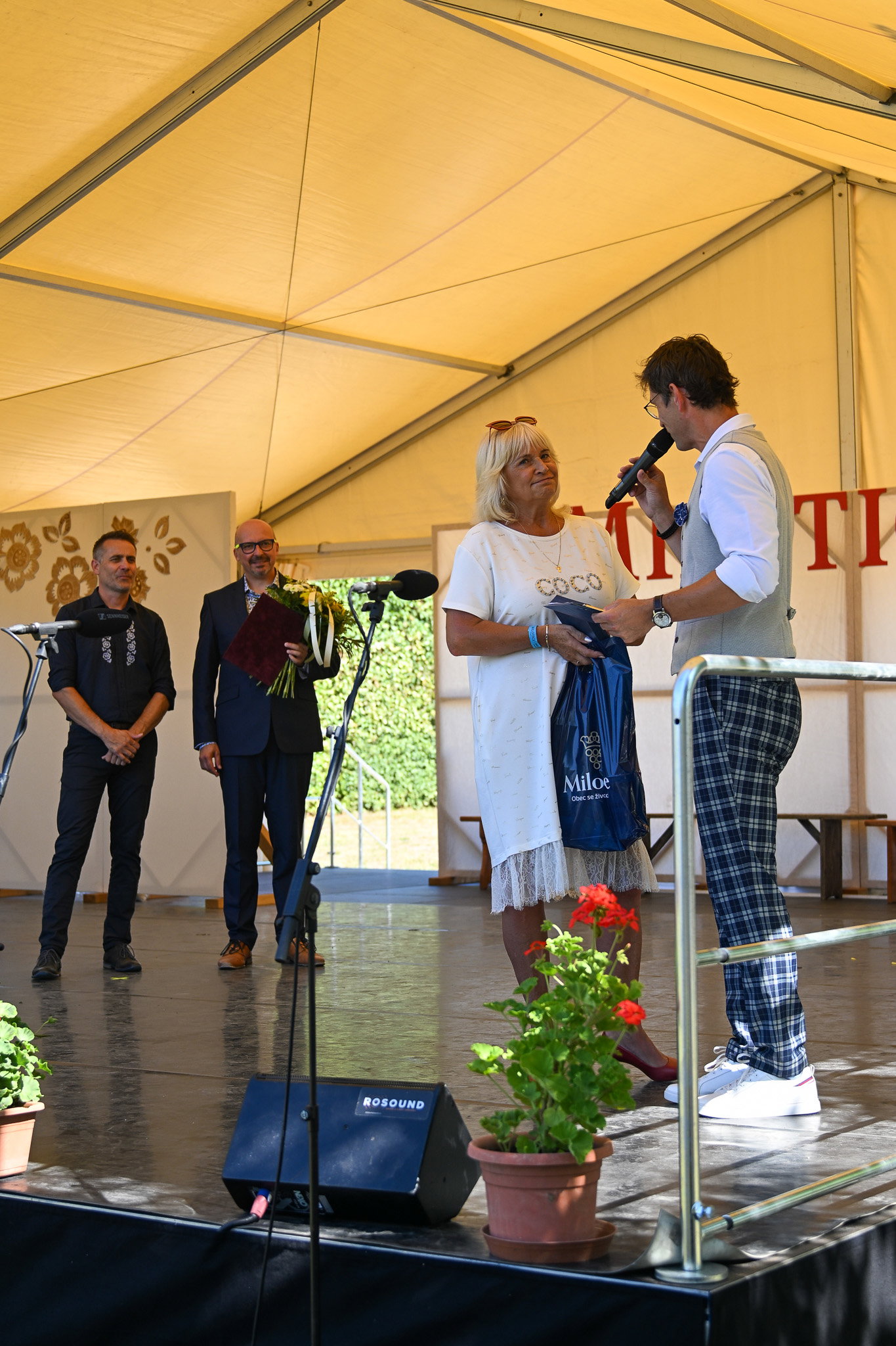 Kraj ocenil mistry tradičních řemesel, mezi nimi i kožešnici Irenu Rajsiglovou z Kyjova