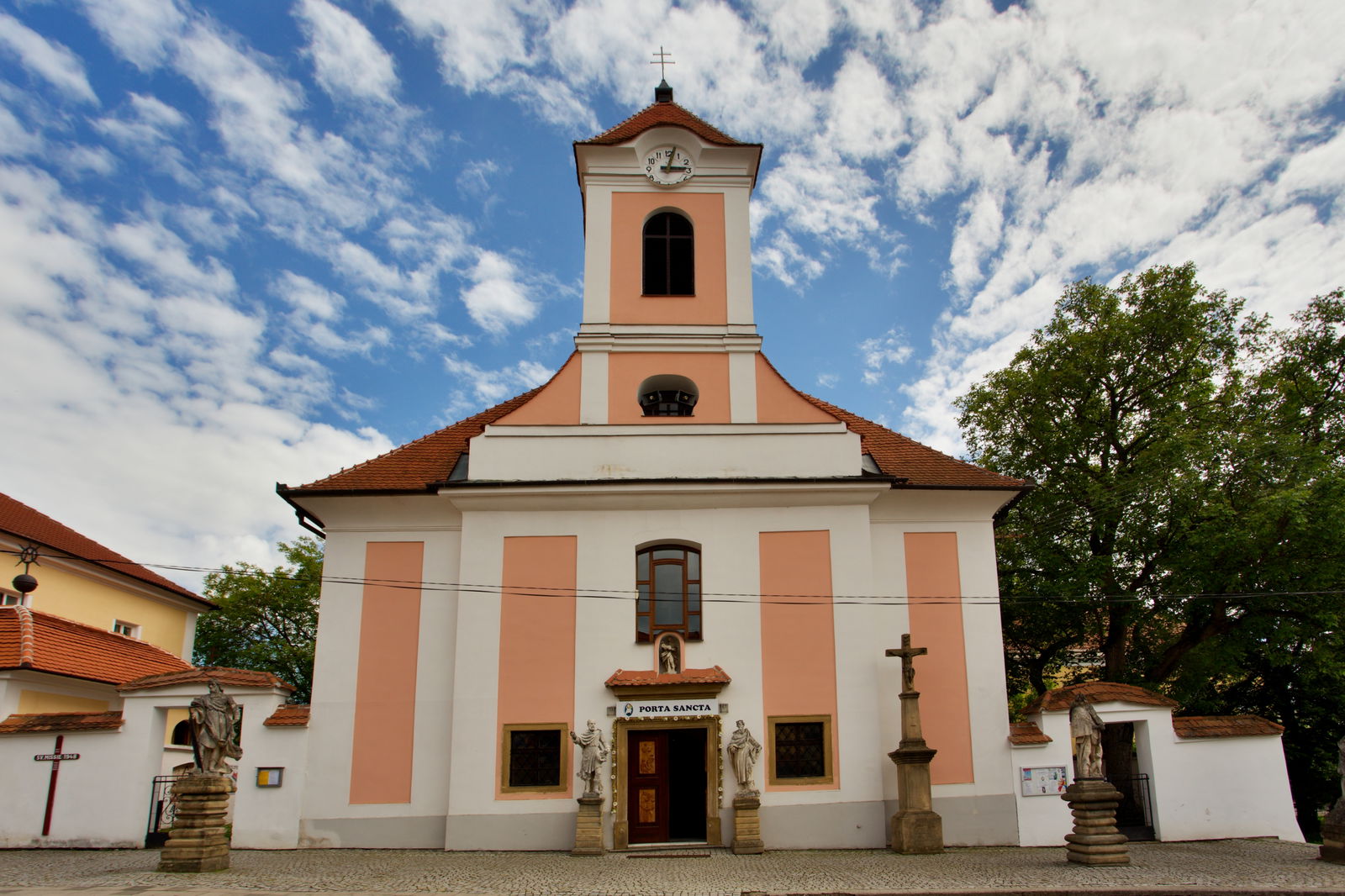 Poutní kostel sv. Anny v Žarošicích