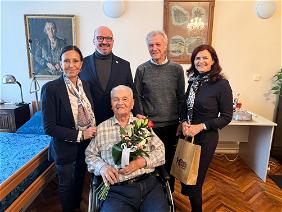 Pan Jiří Dlouhý oslavil 95. narozeniny.