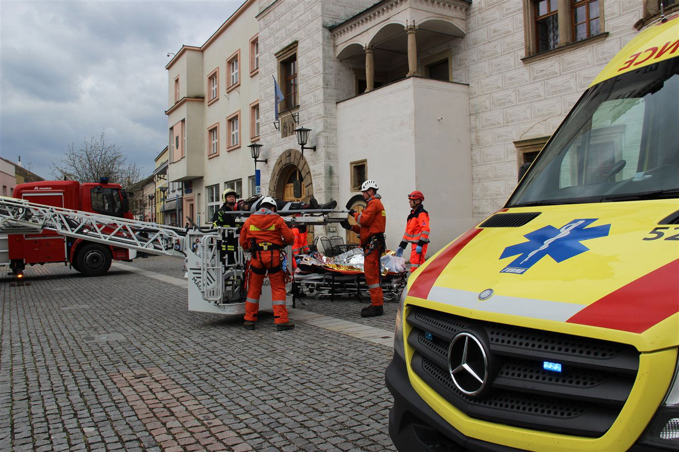 Ukázka zásahu s těžkou technikou