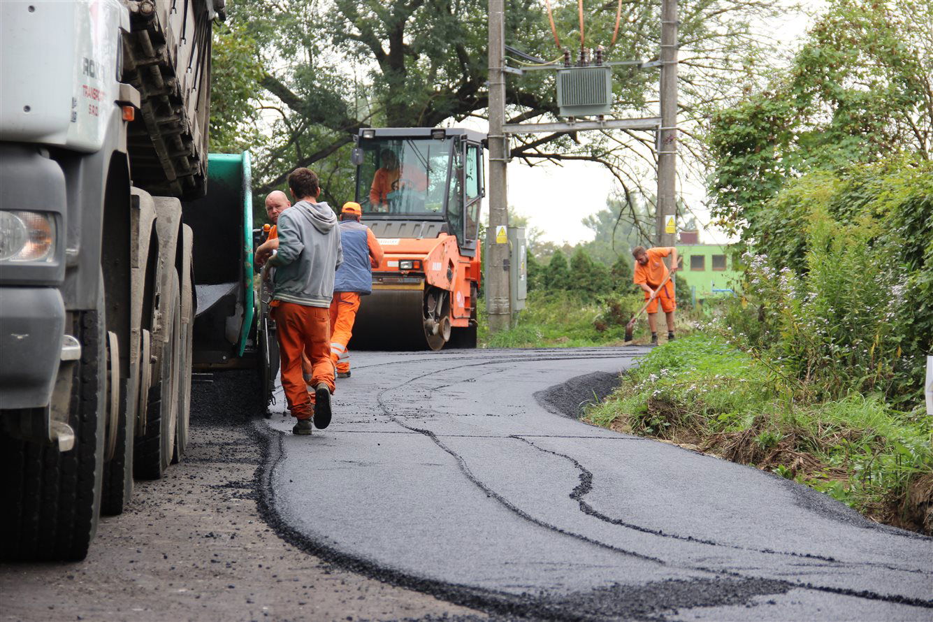 Pokládání asfaltu