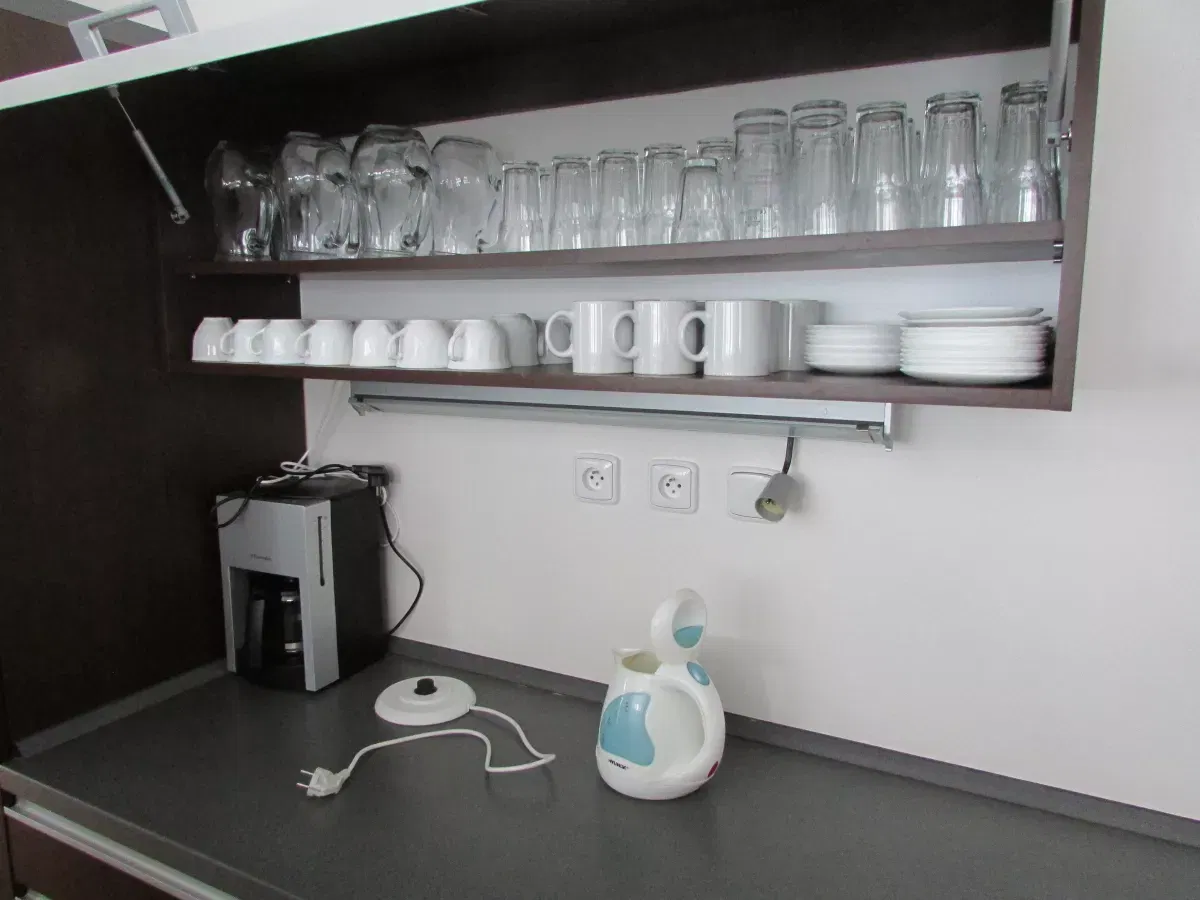 Kuchyňka (bar) ve společenské místnosti