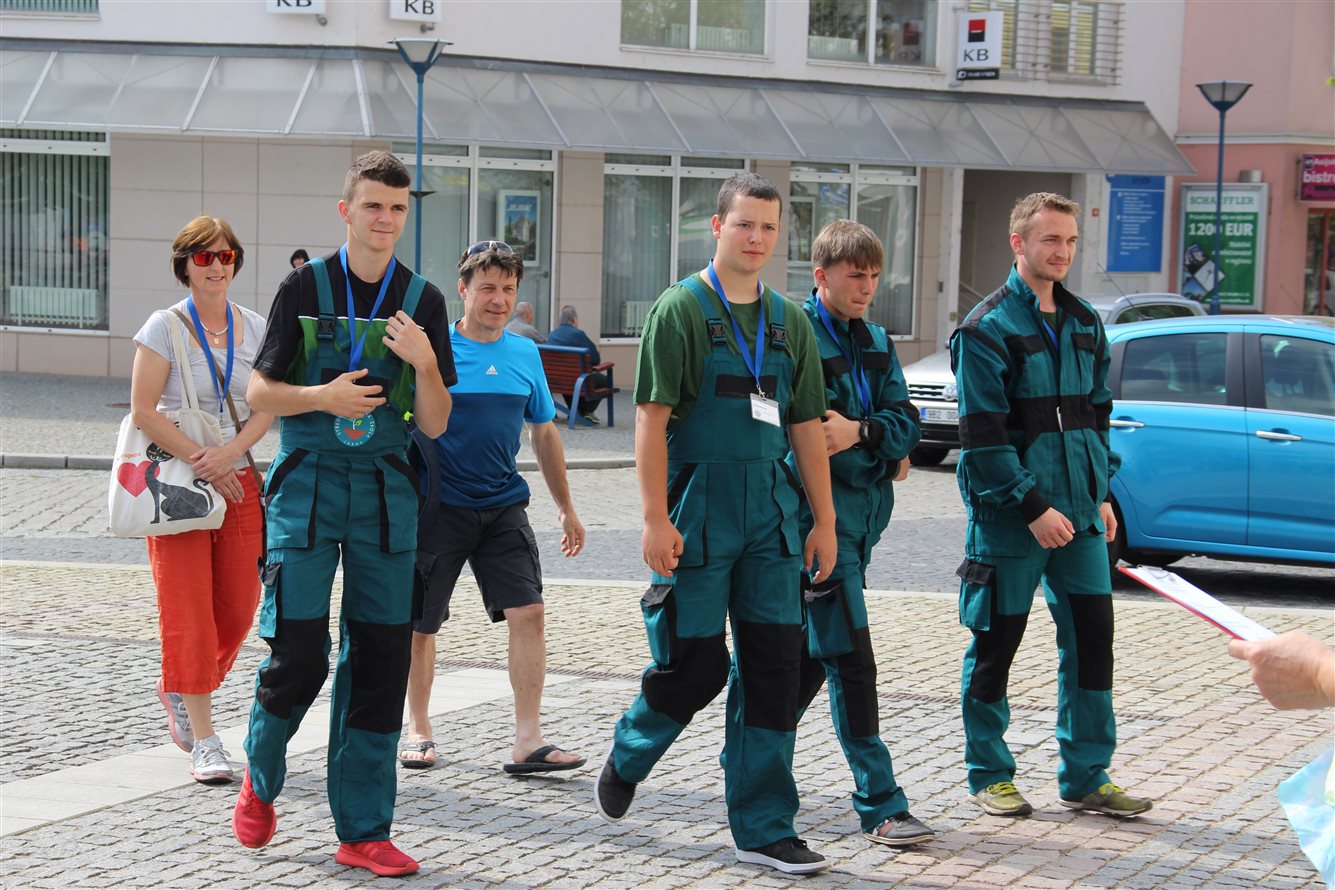 Skupina studentů ze zahradnické školy