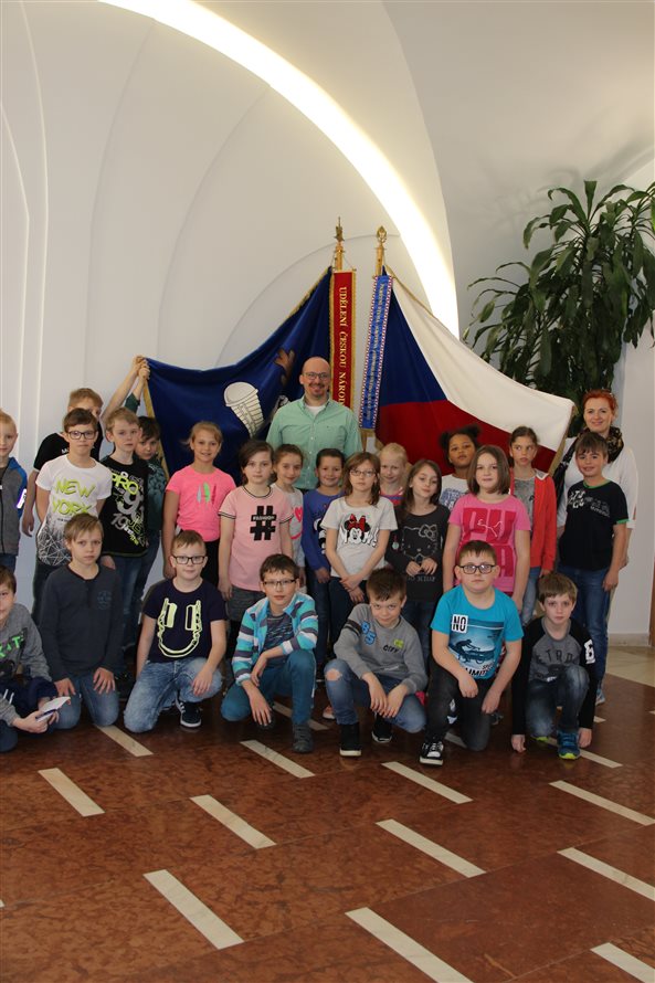 Starosta společně s dětmi