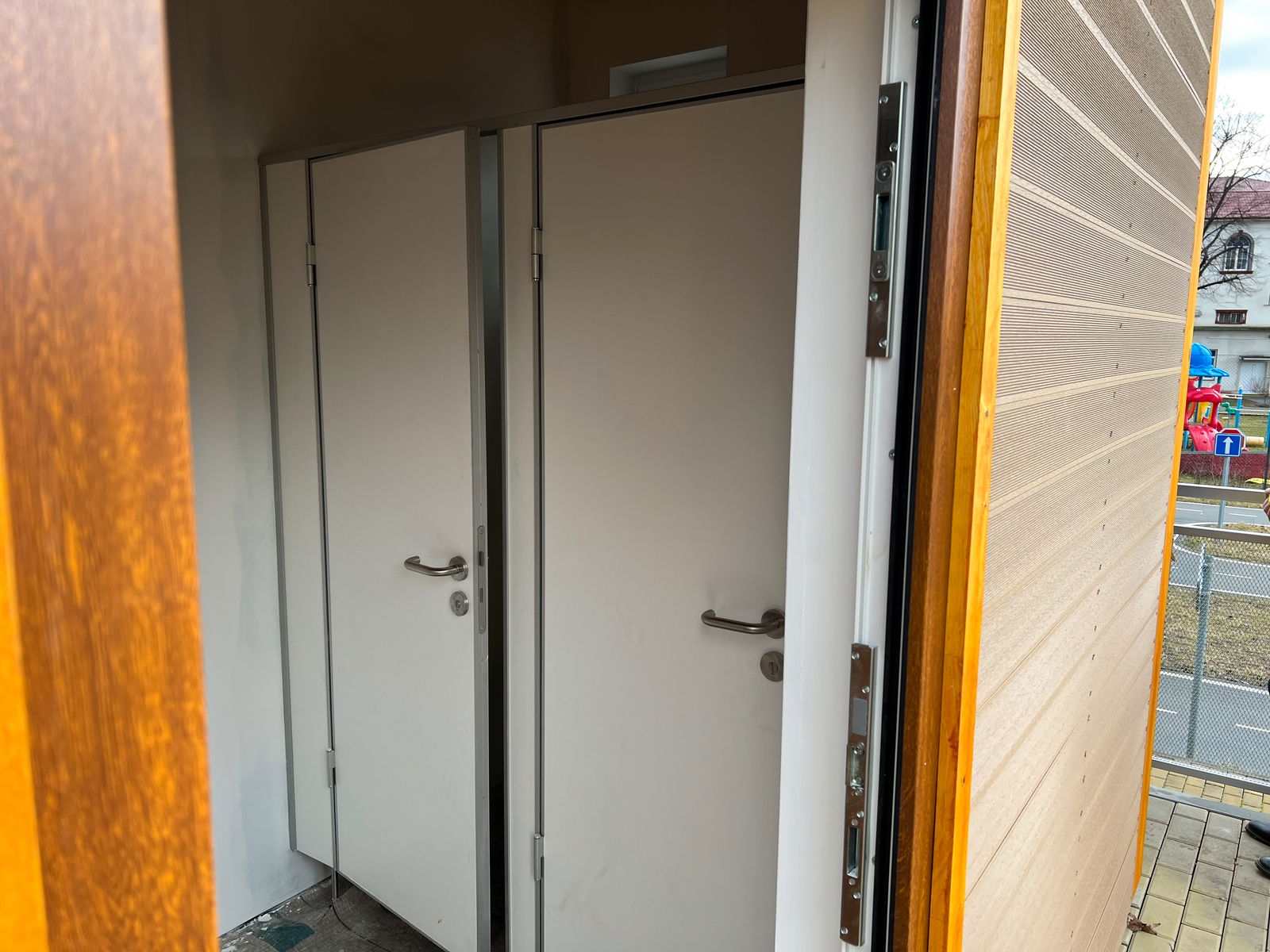 Zázemí dětského dopravního hřiště.