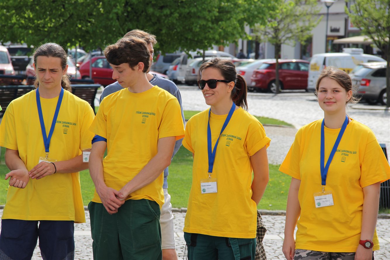 Skupina studentů ze zahradnické školy