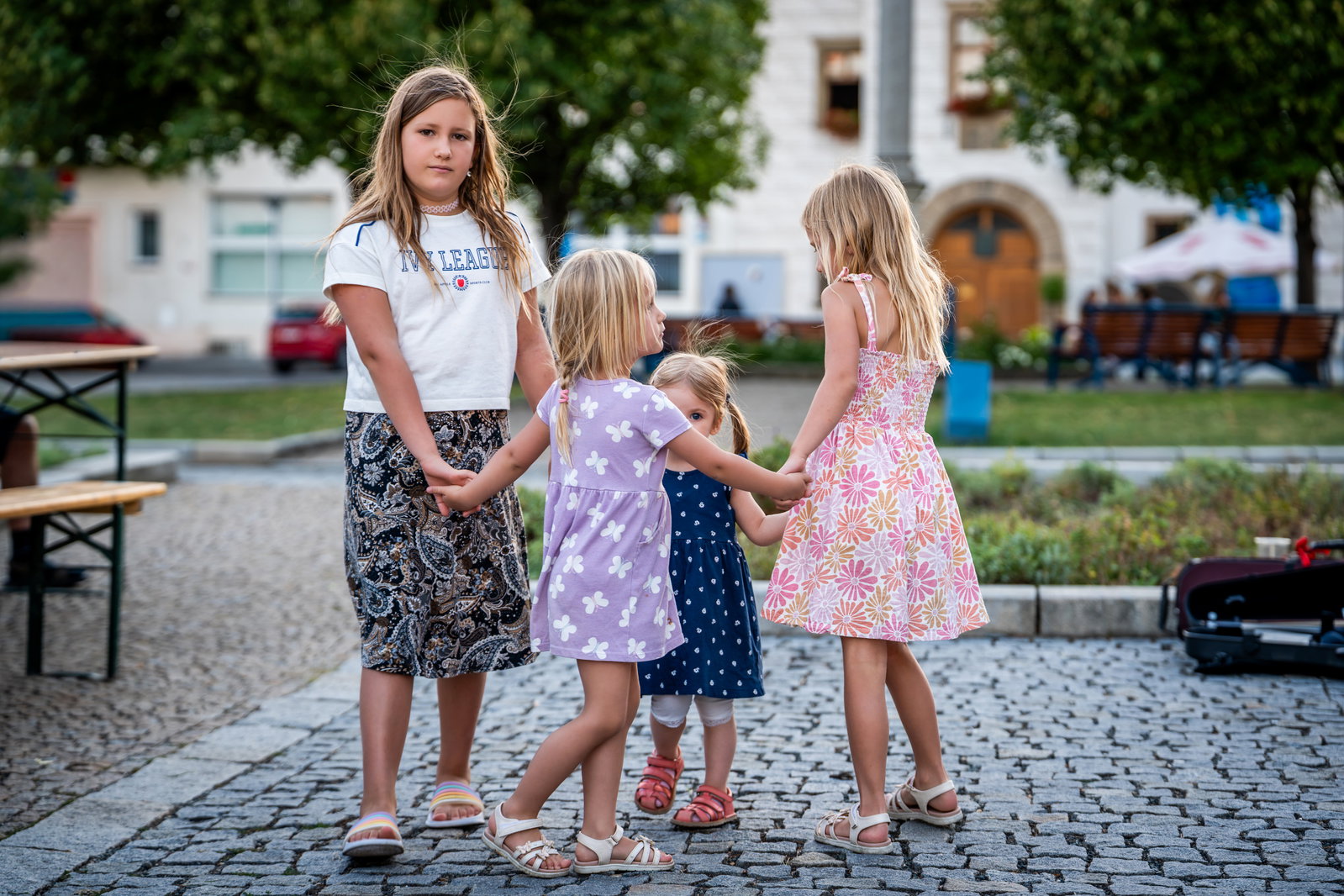 Stavění máje k příležitosti 900 let města a sousedské posezení pod májú