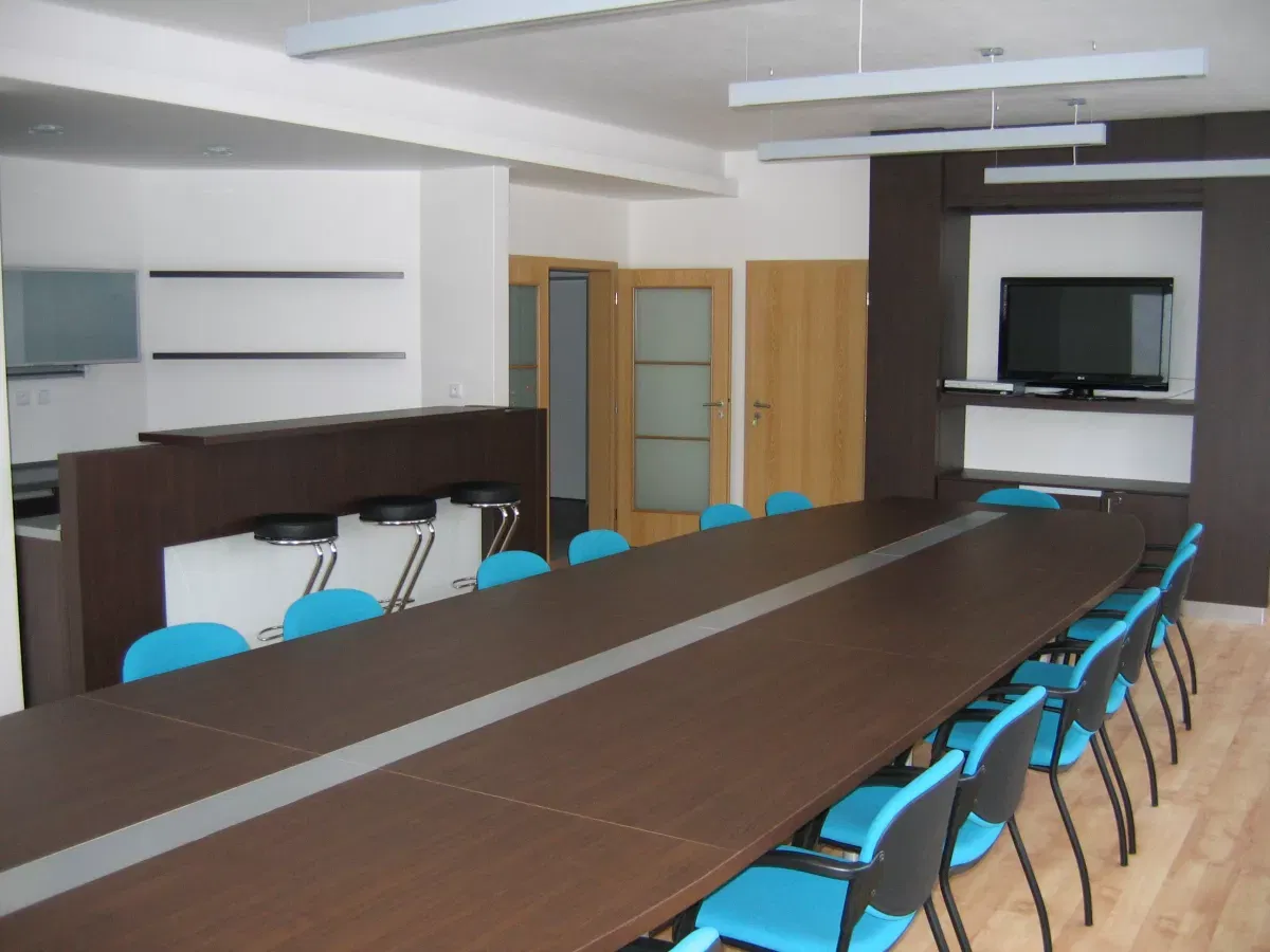 Společenská (zasedací) místnost